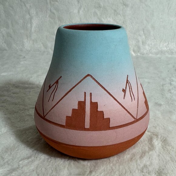 Native American Sioux Etched Pottery Vase signed S. Thunder  7/Sioux - Picture 1 of 7